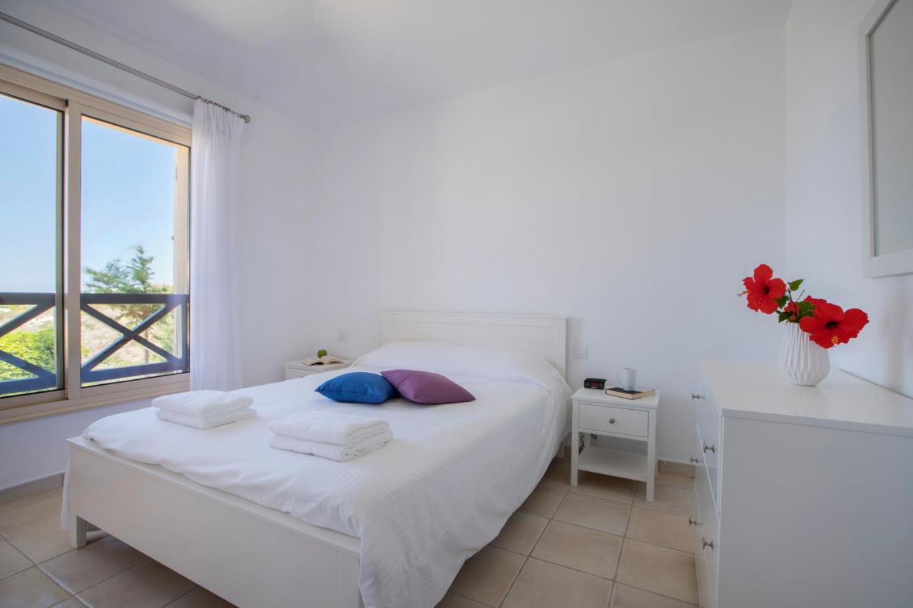 Resitour - Perneri Four Bedroom Villa Пафос Екстериор снимка