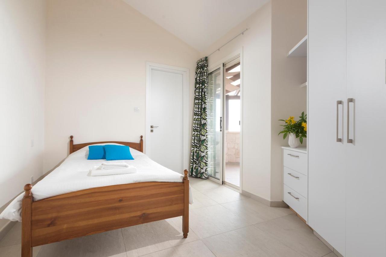 Resitour - Perneri Four Bedroom Villa Пафос Екстериор снимка